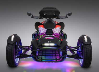 Ryker-Rally_Front-View_With-Speaker-Module_Lights-On.jpg